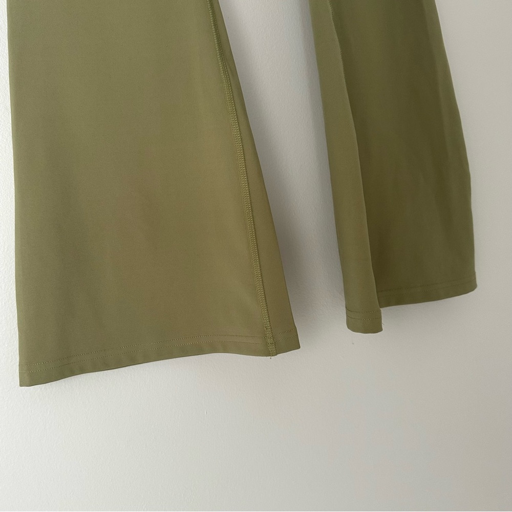All in Motion Brushed Sculpt Ultra High Rise Flare Leggings - Picture 4 of 8